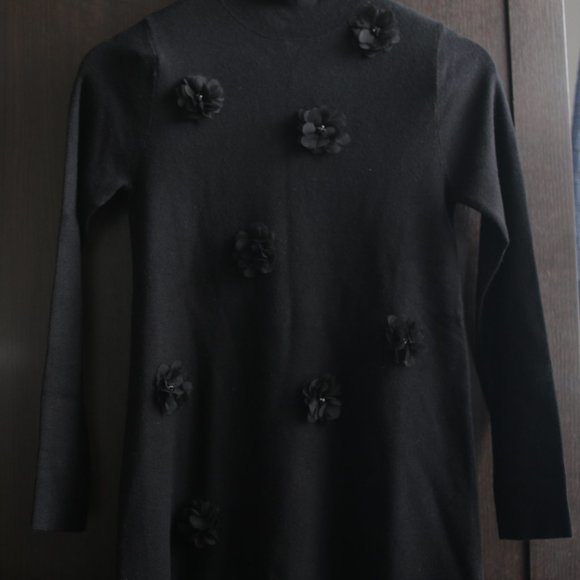 NWT BLACK KNIT FLORAL MINI DRESS. - Picture 6 of 10